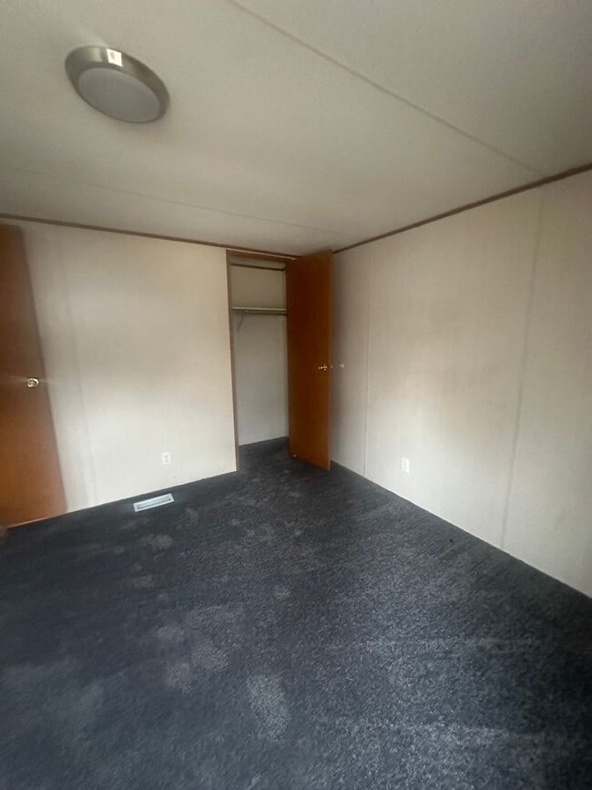 Building Photo - 3 Bed/2 Bath Mobile Home