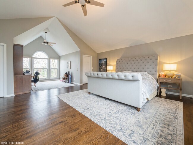 Building Photo - 445 Blue Ash Dr