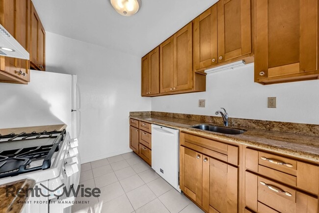 Building Photo - 963 Ridgeview Ct