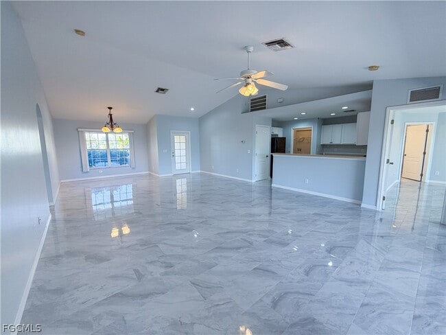 Building Photo - 526 NW 1st Ln