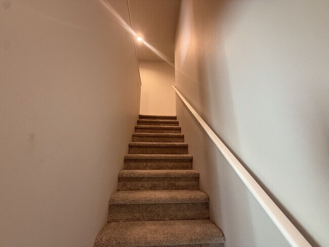Building Photo - 356 SE Shetterly Dr