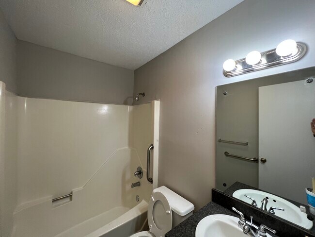 Building Photo - 2507 Saint Christopher Cir SW
