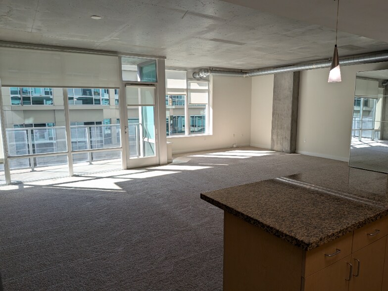 Building Photo - 1080 Park Blvd