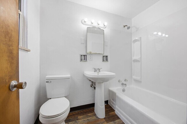 Building Photo - Triplex