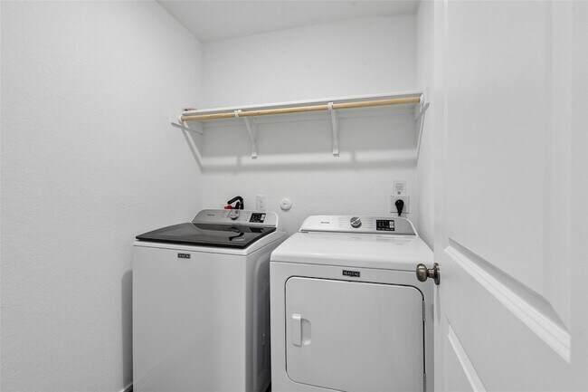Building Photo - 3188 Dispatch Dr