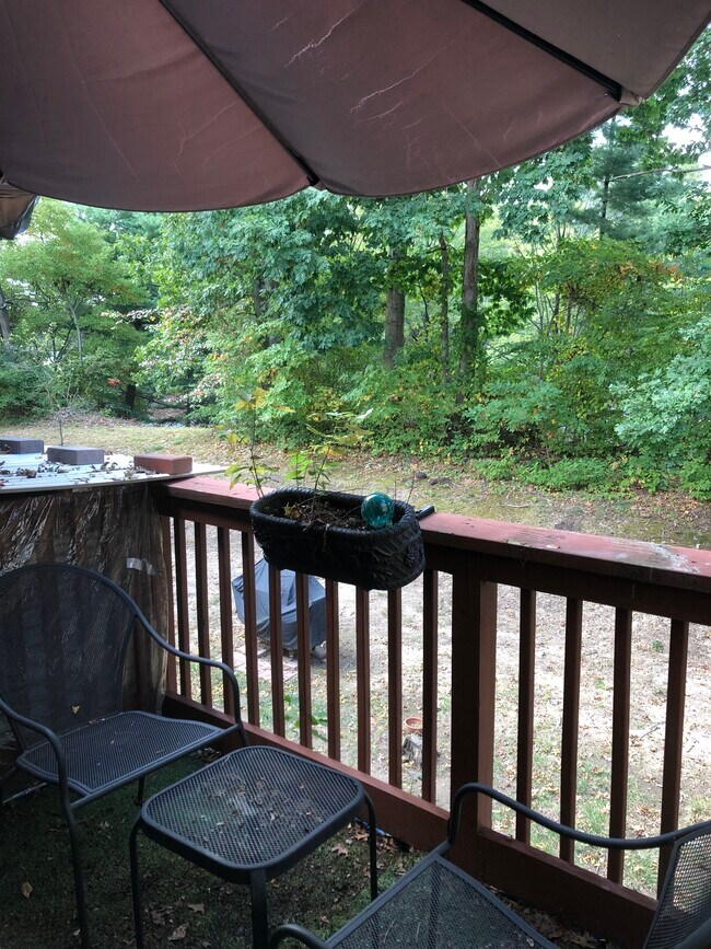 Building Photo - 1 Lake Ave