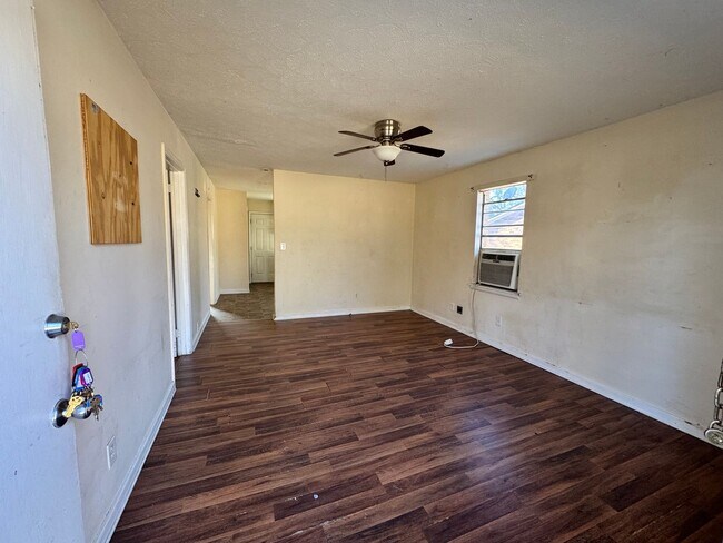 Building Photo - 132 Woodland Ave