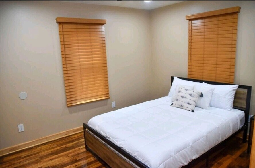 Building Photo - 1917 Taylor Ave