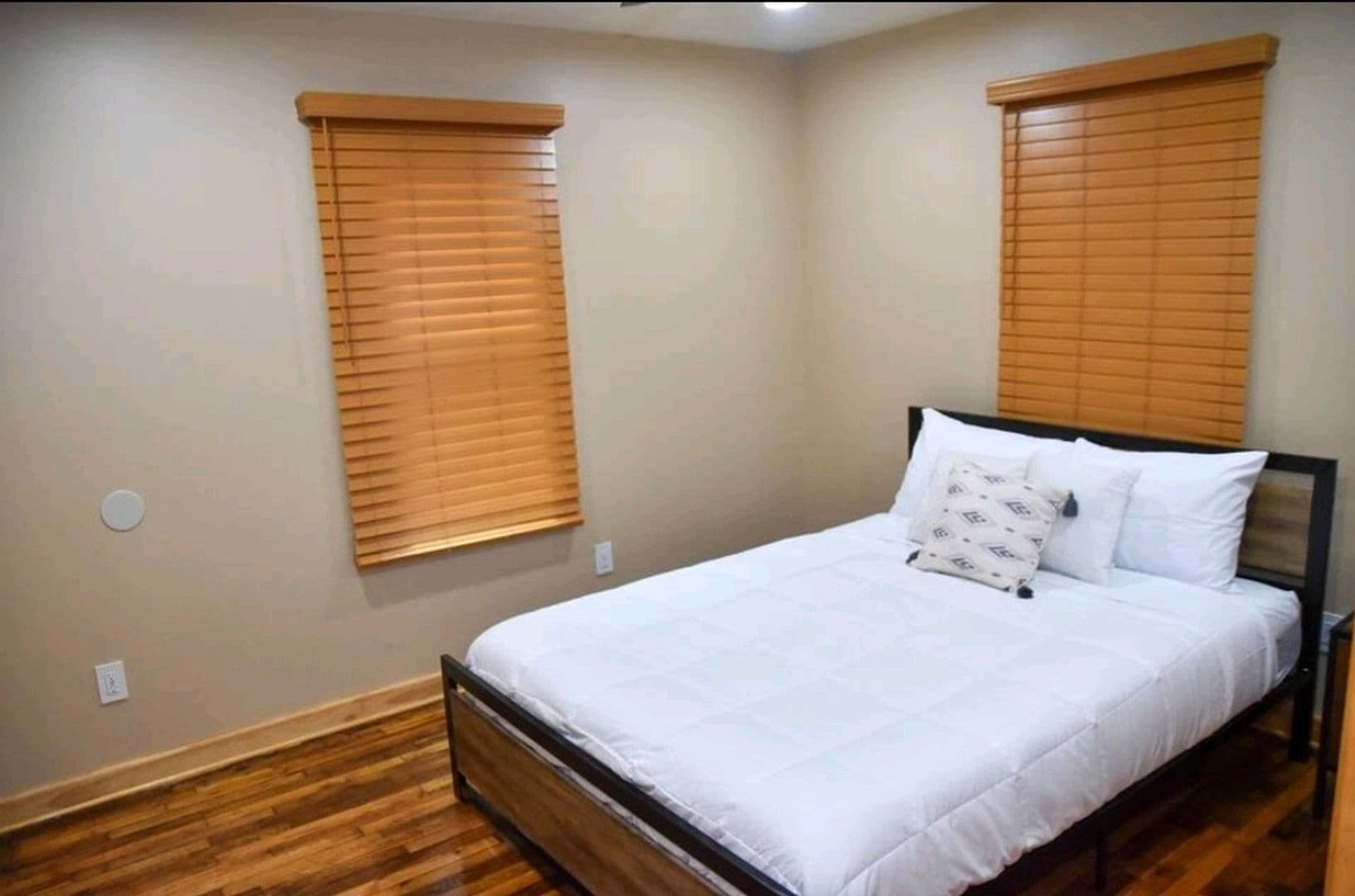 Building Photo - 1917 Taylor Ave