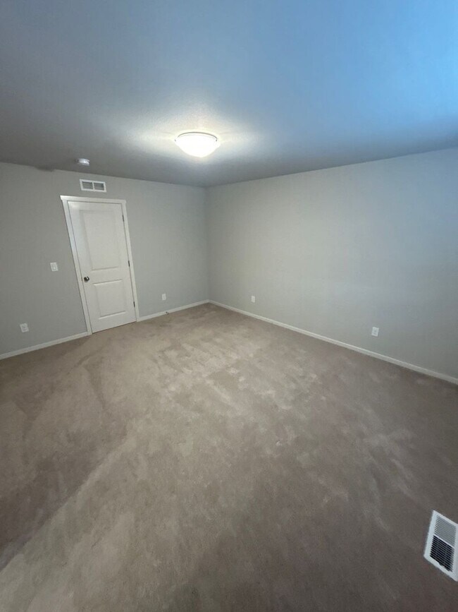 Building Photo - 610 Pickering Ln