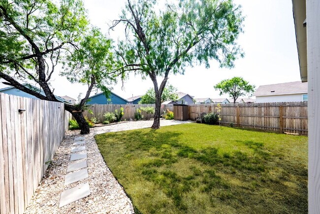 Building Photo - 3 Bedroom Single-Story Home for Rent with ...