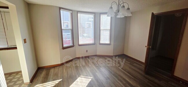 Building Photo - 714 W Kiernan Ave