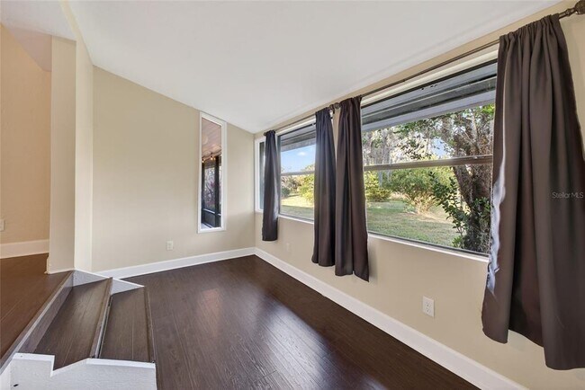 Building Photo - 46 Nottingham Way