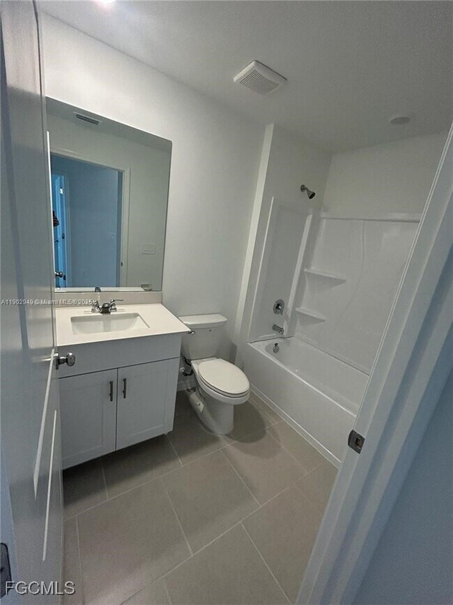 Building Photo - 4022 North Dr