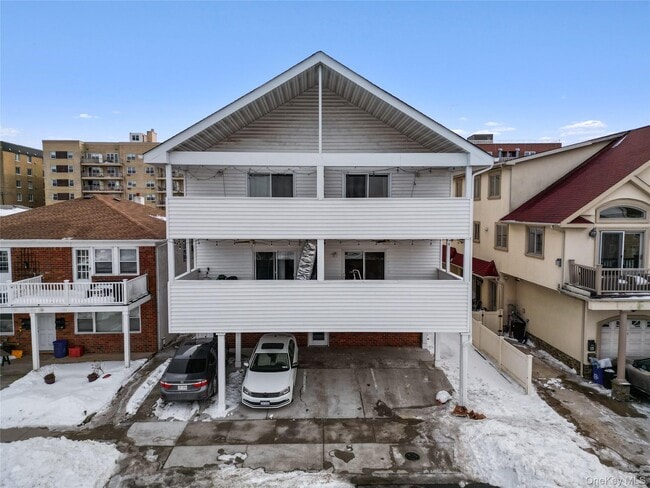 Building Photo - 616 E Broadway