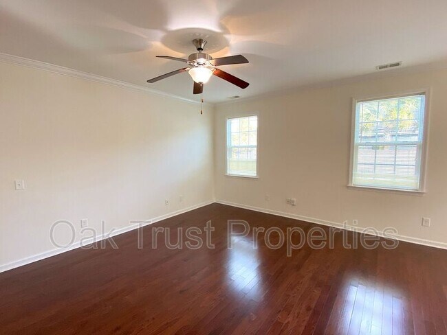 Building Photo - 8145 Ronda Dr