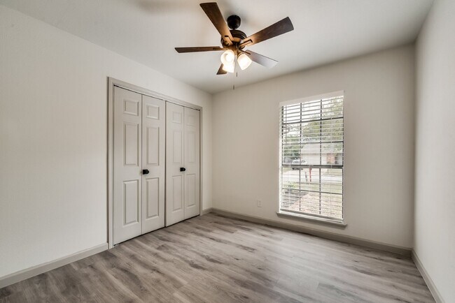 Building Photo - Charming 3-Bedroom Home with 2 Full Baths ...