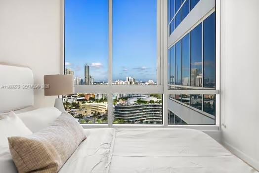 Building Photo - 100 South Pointe Dr