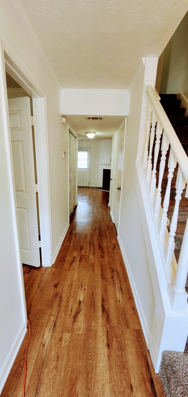 Building Photo - 5595 Executive Way