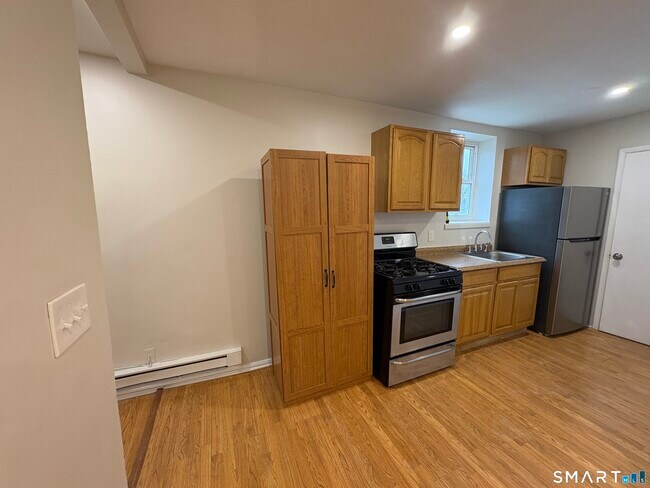 Building Photo - 568 Newfield Ave