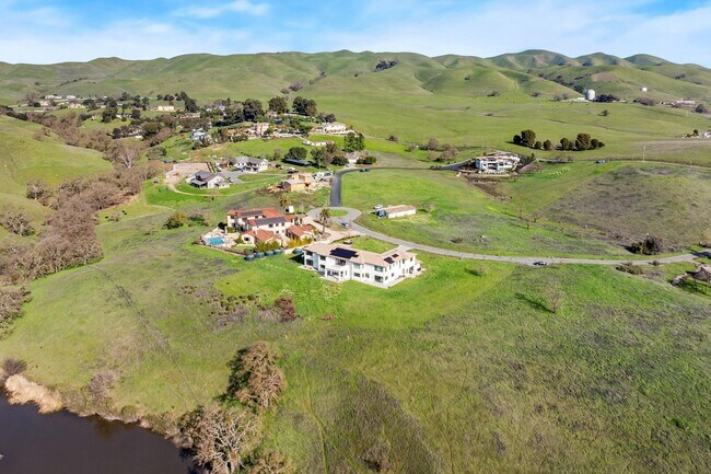 Building Photo - 7778 Laguna Heights Ct