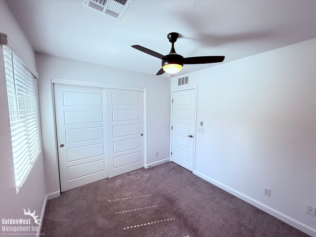 Building Photo - Newly Buil 3Bdm 2.5Ba Townhome in Premier ...