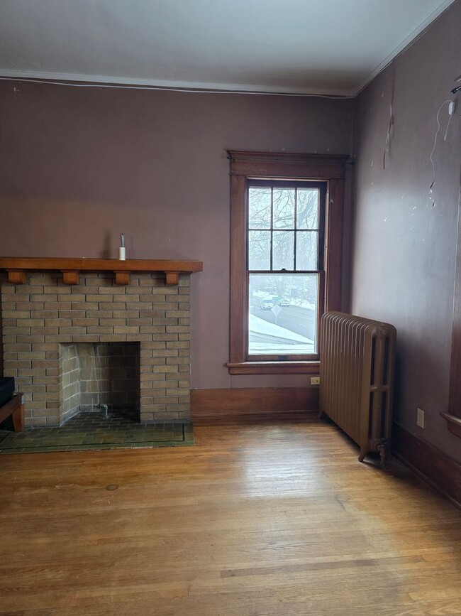 Building Photo - Large Home in Bowling Green