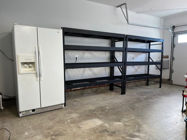 Building Photo - 145 Evergreen Way