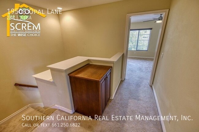 Building Photo - Two Bedroom Townhome in Santa Clarita