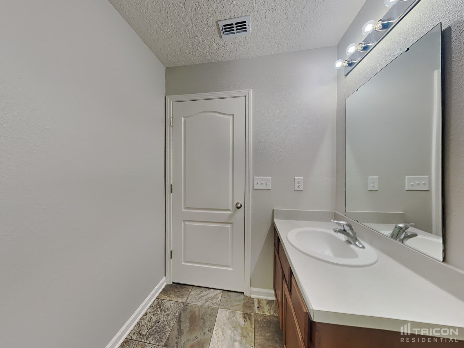 Building Photo - 8675 Julia Marie Cir
