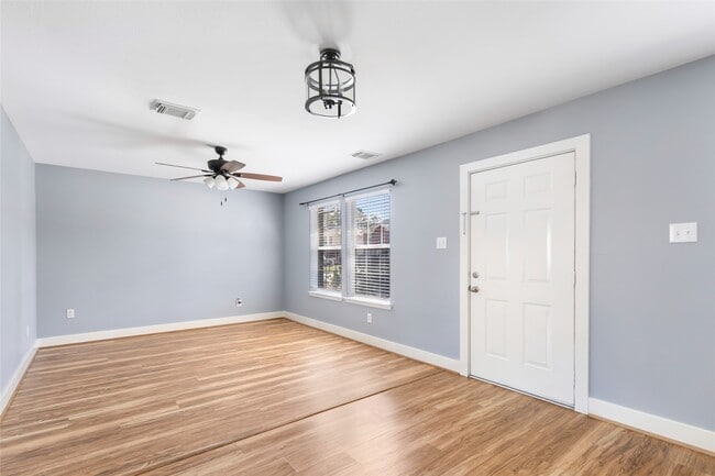 Building Photo - 415 Laurel Pine Dr