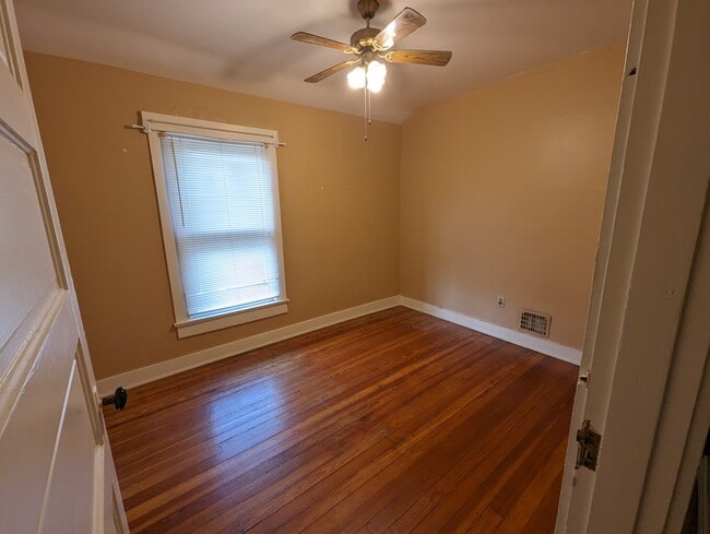 Building Photo - 341 Park Dr