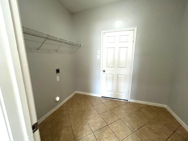 Building Photo - 25207 Diamond Ranch Dr