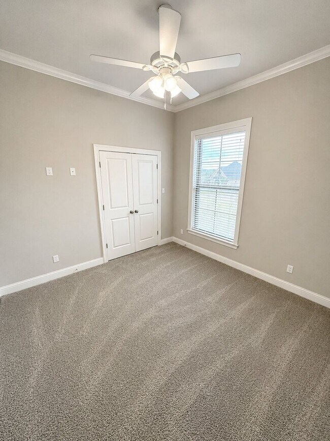 Building Photo - Forest Hills Subdivision!