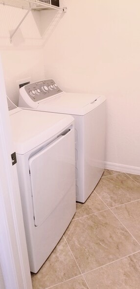 Full Size Washer +Dryer in large Laundry Room - 12604 Garibaldi Ln