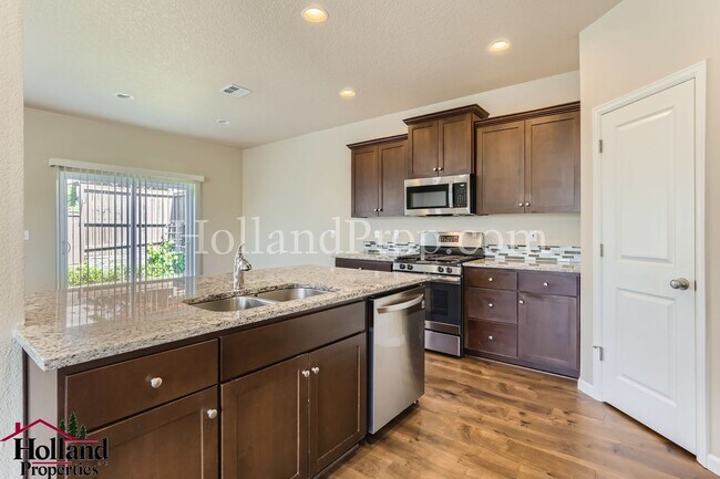 Building Photo - Beautiful, Light-Filled 4-Bedroom Home with a Charming Backyard NEW PRICE $3,295 and REDUCED SECU...