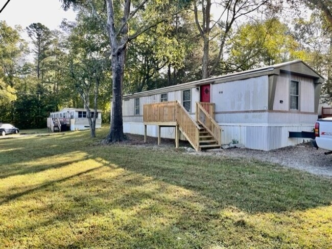 Building Photo - Adorable 3 bedroom 1.5 bath Mobile Home lo...