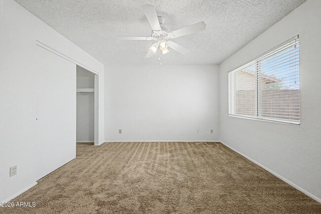 Building Photo - 932 W Libra Dr