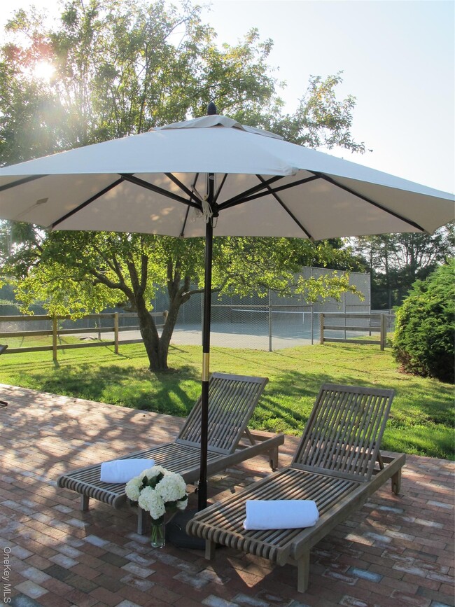 Building Photo - 40 Tuthill Point Rd