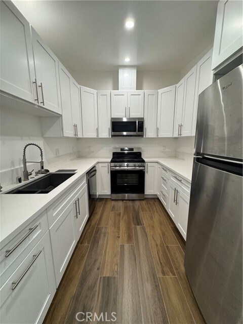 Building Photo - 6439 Graves Ave