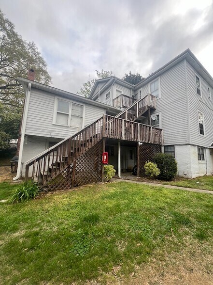 Building Photo - 409 N Cedar St