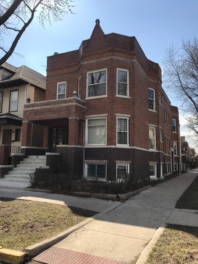 Building Photo - 2256 Lawndale Ave