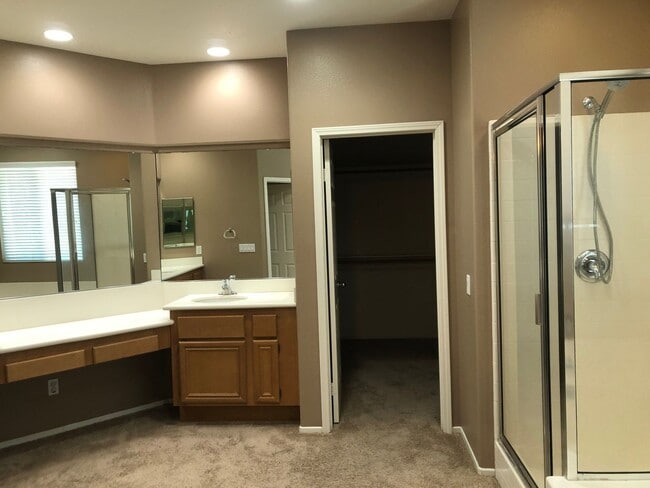 Building Photo - 4 bed Paseo del Sol Home with Downstairs B...