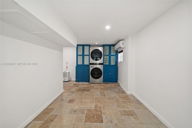 Building Photo - 415 Aledo Ave