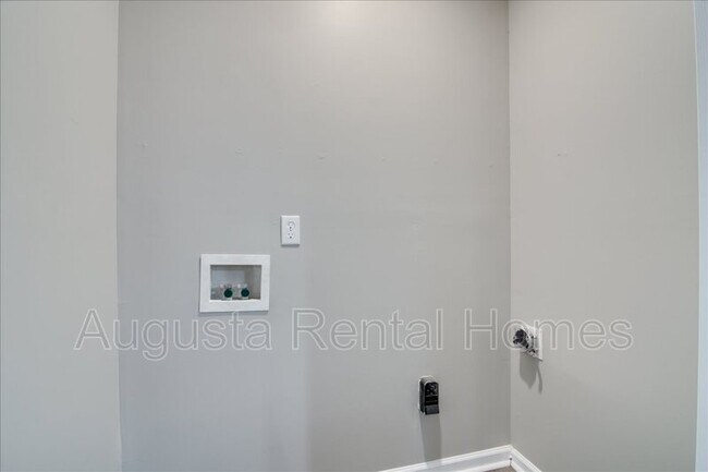 Building Photo - 4035 Calypso Dr