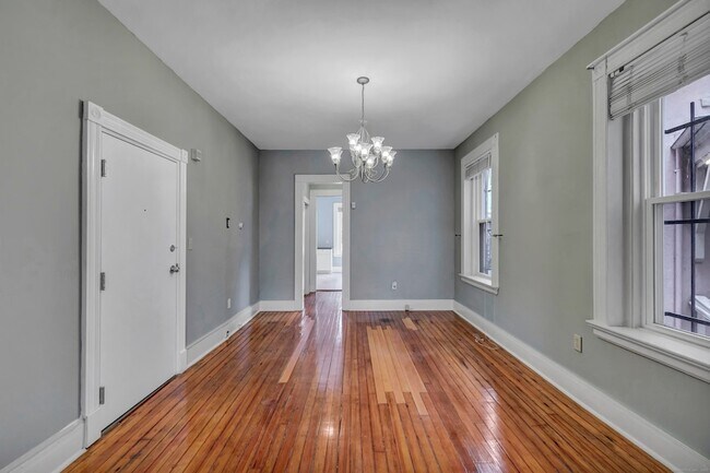 Building Photo - 108 William St