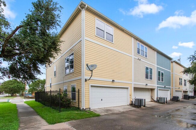 Building Photo - 1213 Nagle St