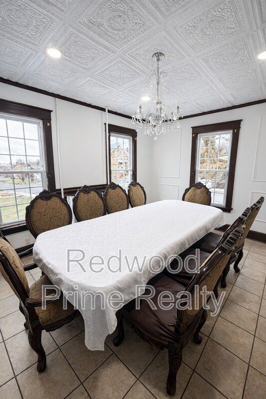 Building Photo - 401 S Center St