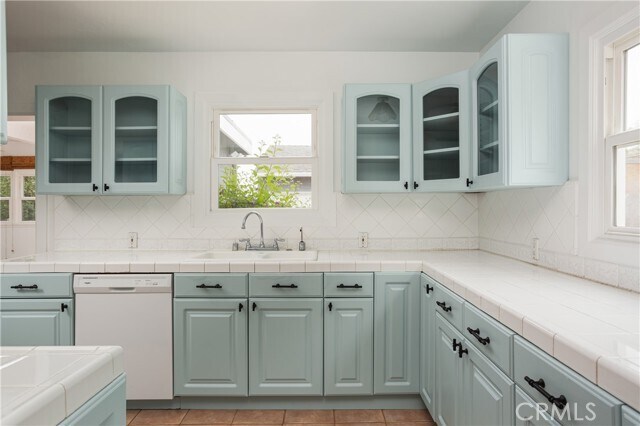 Building Photo - 2662 Riverside Dr