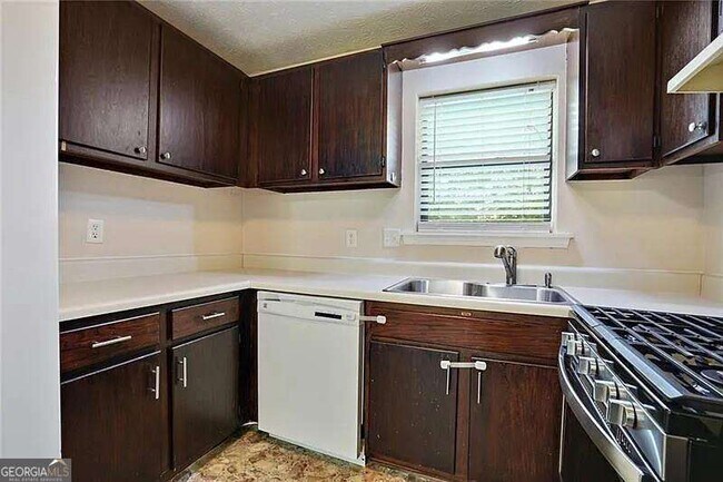Building Photo - 76 Sandalwood Cir